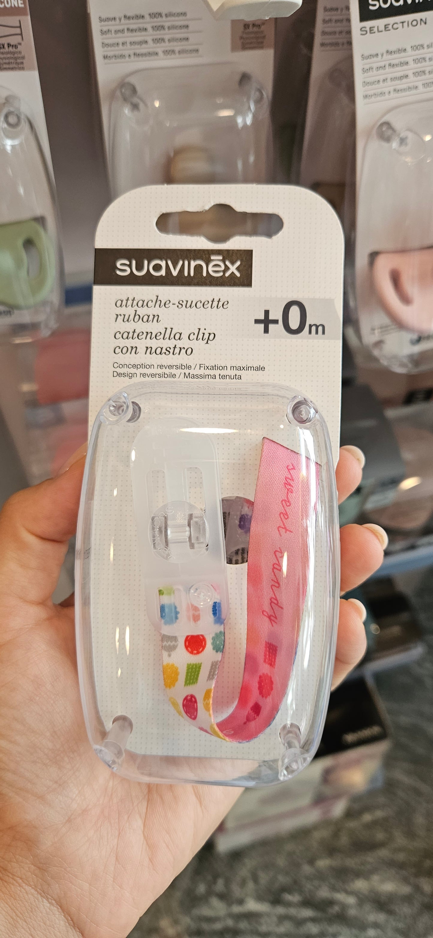 V2091 - SUAVINEX CATENELLA CLIP CON NASTRO - PRATICITÀ E STILE PER IL CIUCCIO DEL TUO BAMBINO