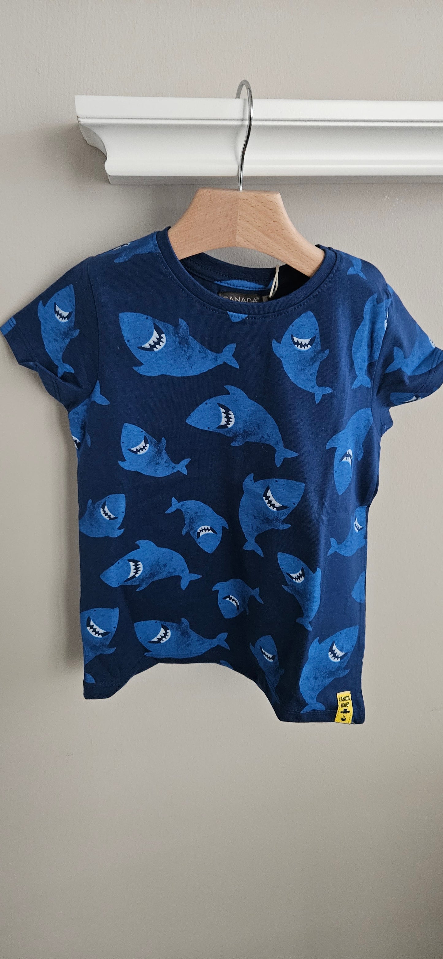 CANADA T-shirt - shark
